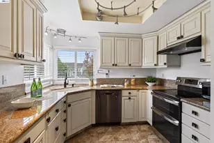 137 Parfait Ln, Alameda, CA 94502 - Photo 21