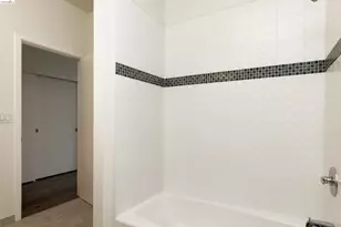 1565 32nd St, Oakland, CA 94608 - Photo 27