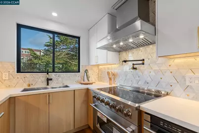 2114 40th Ave, San Francisco, CA 94116 - Photo 11
