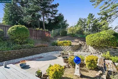 1014 Veterans Ct, Martinez, CA 94553 - Photo 33