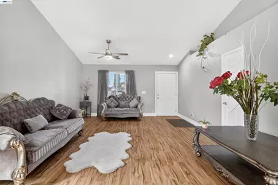 1740 Denver St, Modesto, CA 95358 - Photo 9