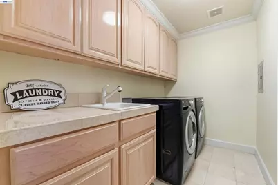 12800 Clausen Ct, Los Altos Hills, CA 94022 - Photo 51