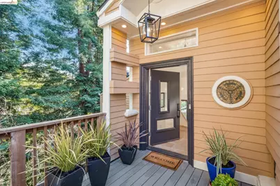 6051 Westover Dr, Oakland, CA 94611 - Photo 3