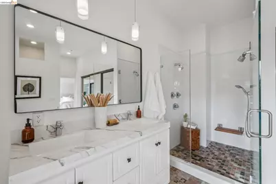 6051 Westover Dr, Oakland, CA 94611 - Photo 45