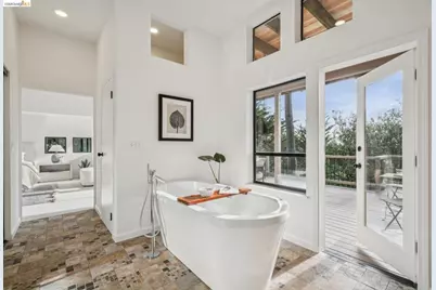 6051 Westover Dr, Oakland, CA 94611 - Photo 47