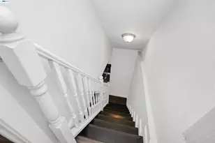 2821 Vallecito Pl, Oakland, CA 94606 - Photo 17