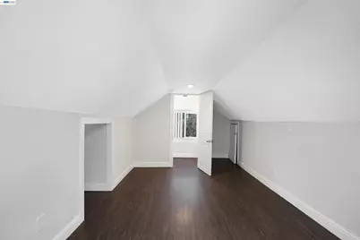 2821 Vallecito Pl, Oakland, CA 94606 - Photo 19