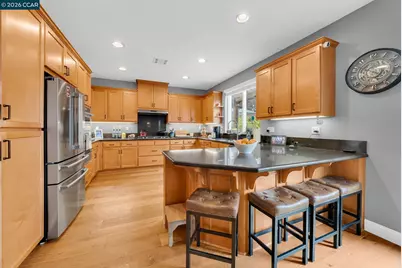 477 Arguello Dr, Benicia, CA 94510 - Photo 13