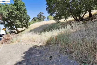 Outlook Ave, Oakland, CA 94608 - Photo 5