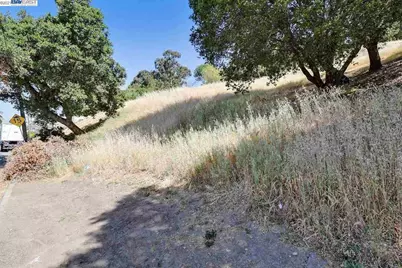 Outlook Ave, Oakland, CA 94608 - Photo 5