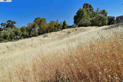 Outlook Ave, Oakland, CA 94608 - Photo 7