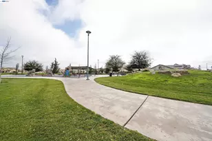 1589 Friendly St, Manteca, CA 95337 - Photo 43