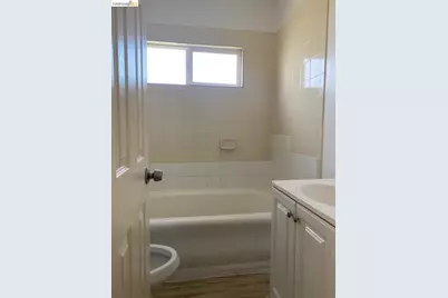 1304 62nd Ave, Oakland, CA 94621 - Photo 5