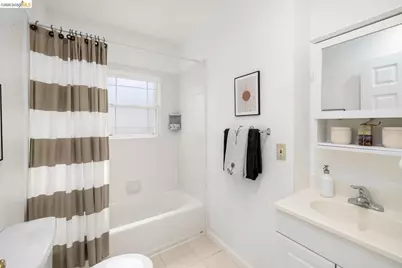 1082 16th St, Oakland, CA 94607 - Photo 19