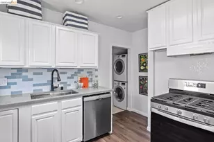 1082 16th St, Oakland, CA 94607 - Photo 13