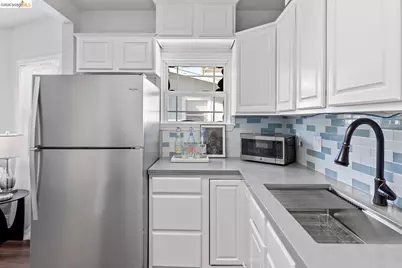 1082 16th St, Oakland, CA 94607 - Photo 15