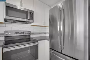 300 3rd St, San Francisco, CA 94107 - Photo 5