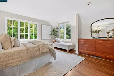 5906 Bruns Ct, Oakland, CA 94611 - Photo 17