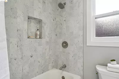 741 Grosvenor Pl, Oakland, CA 94610 - Photo 29