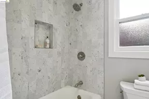 741 Grosvenor Pl, Oakland, CA 94610 - Photo 29