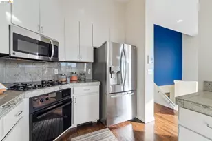 11 Hawks Hill Ct, Oakland, CA 94618 - Photo 21