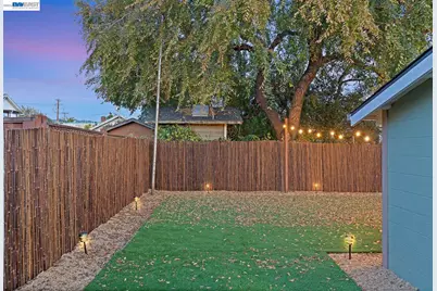 968 62nd St, Oakland, CA 94608 - Photo 37