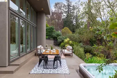 104 Capricorn Ave, Oakland, CA 94611 - Photo 17