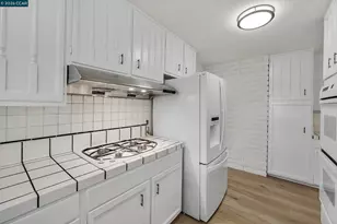 27889 Farm Hill Dr, Hayward, CA 94542 - Photo 17