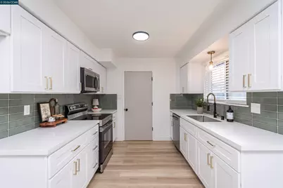 5201 Sky Pkwy, Sacramento, CA 95823 - Photo 11