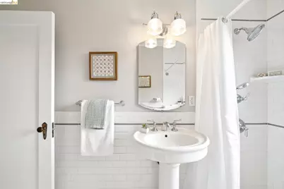 4200 Mountain View Ave, Oakland, CA 94605 - Photo 23