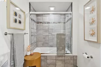 5922 Bruns Ct, Oakland, CA 94611 - Photo 45