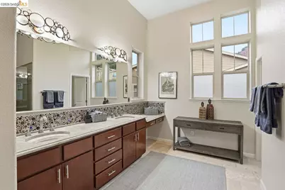 6271 Rocky Point Ct, Oakland, CA 94605 - Photo 39
