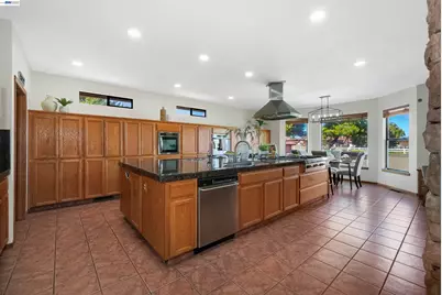 15948 Redondo Dr, Tracy, CA 95304 - Photo 9