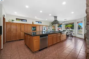 15948 Redondo Dr, Tracy, CA 95304 - Photo 9