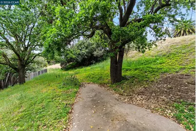 2220 Crest Ave, Martinez, CA 94553 - Photo 17