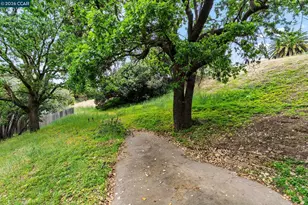 2220 Crest Ave, Martinez, CA 94553 - Photo 17