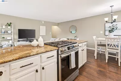 8185 Arroyo Dr #4, Pleasanton, CA 94588 - Photo 9