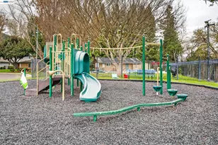 8185 Arroyo Dr, Pleasanton, CA 94588 - Photo 29