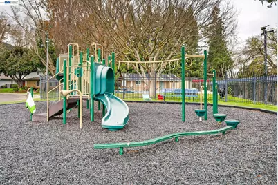 8185 Arroyo Dr #4, Pleasanton, CA 94588 - Photo 27