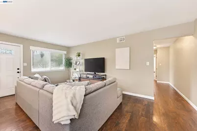 8185 Arroyo Dr #4, Pleasanton, CA 94588 - Photo 5