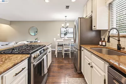 8185 Arroyo Dr #4, Pleasanton, CA 94588 - Photo 11