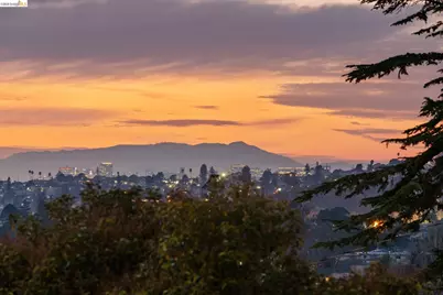 7807 Outlook Ave, Oakland, CA 94605 - Photo 47