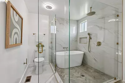 7807 Outlook Ave, Oakland, CA 94605 - Photo 31