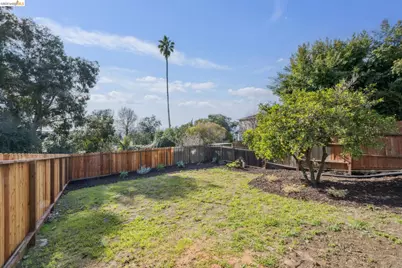 7807 Outlook Ave, Oakland, CA 94605 - Photo 43