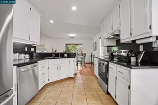 933 Country Run Dr, Martinez, CA 94553 - Photo 7