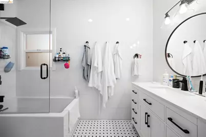 4045 Manila Ave, Oakland, CA 94609 - Photo 15