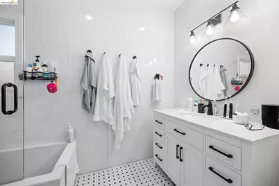 4045 Manila Ave, Oakland, CA 94609 - Photo 15