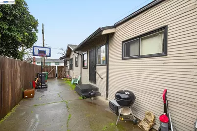 2724 22nd St, Oakland, CA 94601 - Photo 15