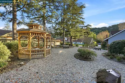 187 Miramonte Dr, Moraga, CA 94556 - Photo 33