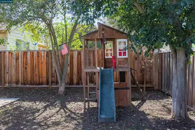 1346 Montana Dr, Concord, CA 94521 - Photo 27
